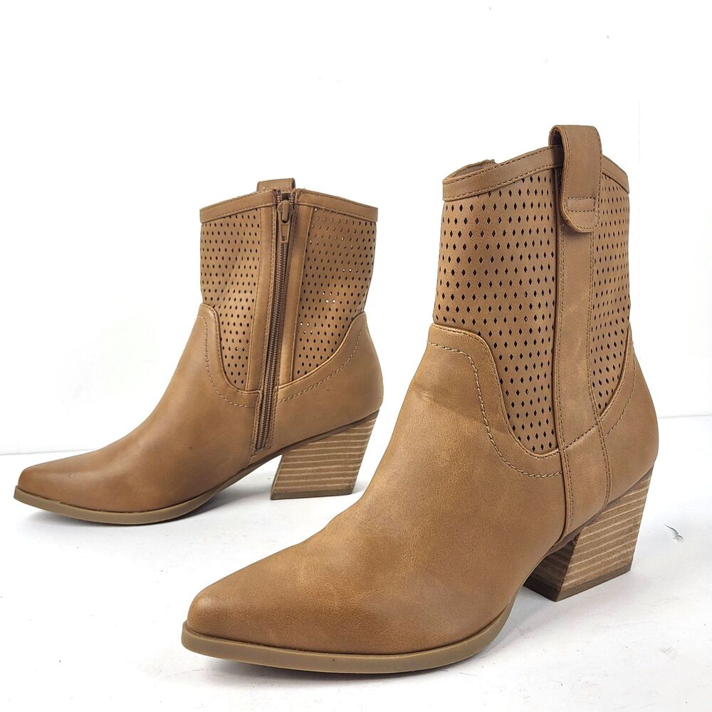 DV Dolce Vita Kirby Pull-On Perforated Western Ankle Bootie Tan 8.5